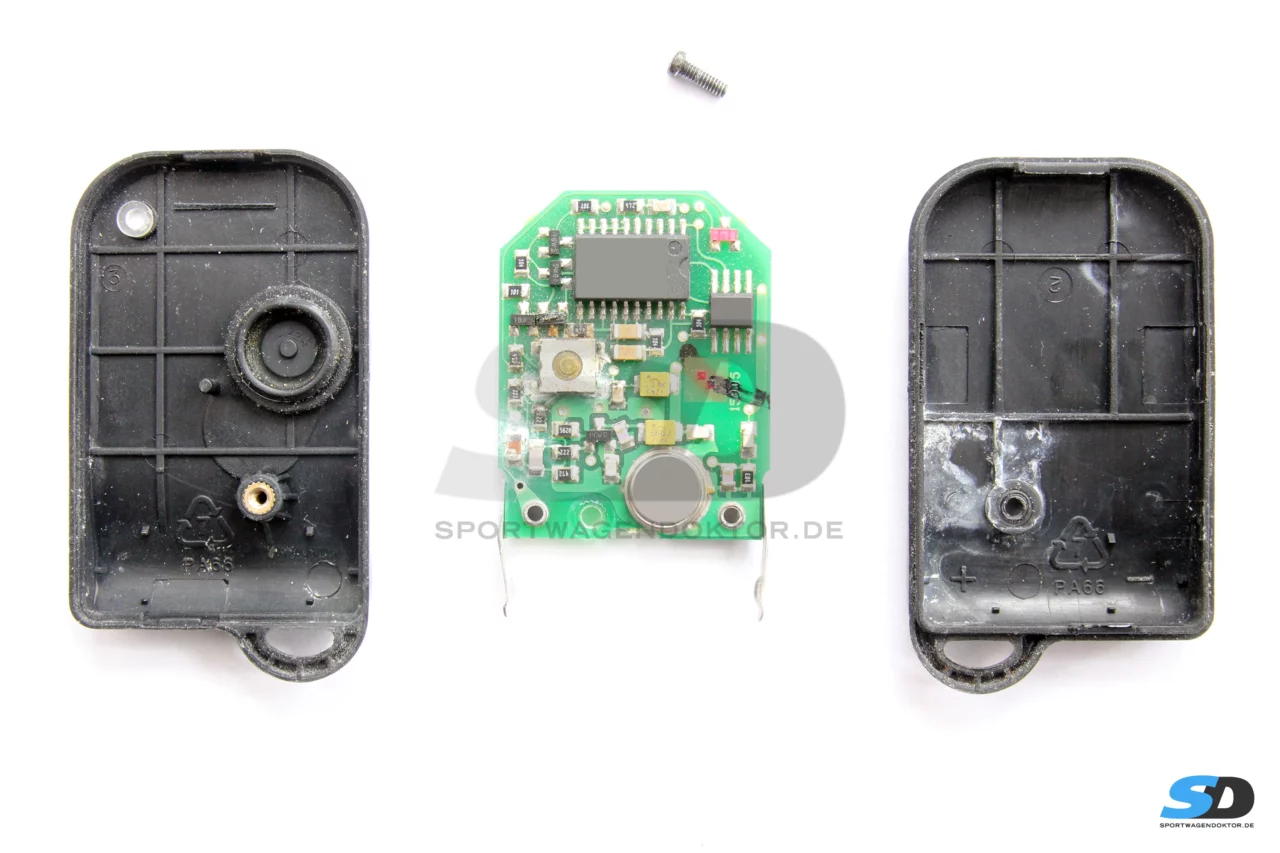 Bild vergrößern - Porsche 993 Handsender mit Wasserschaden