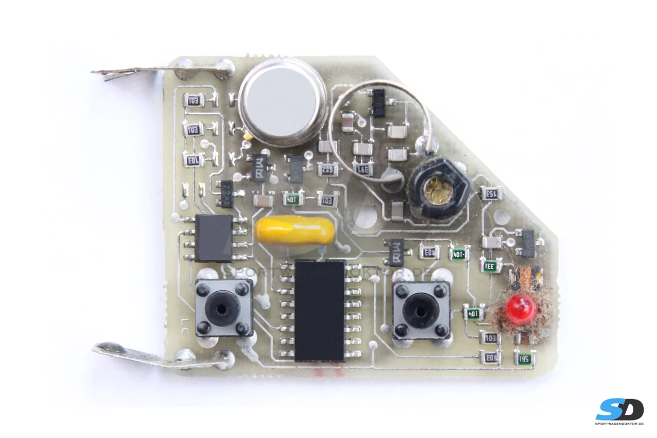 Bild vergrößern - Platine defekter Porsche 964 Alarm Plus Funksender