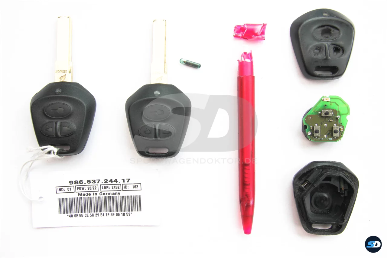 Bild vergrößern - 1 reparierter und 1 neuer Porsche 986 Funkschlüsssel sowie Altteile