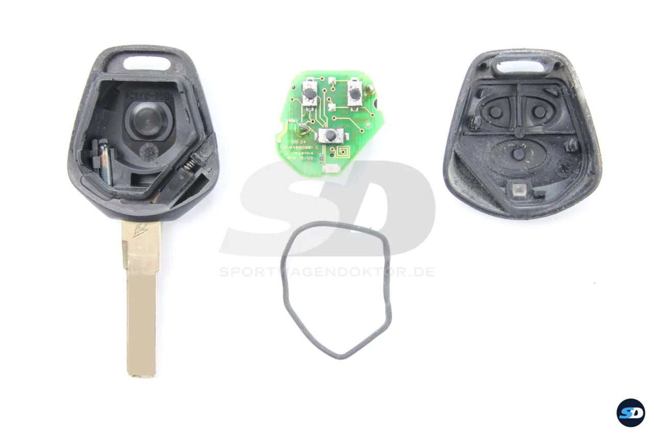 Bild vergrößern - Porsche 986 Funkschlüssel mit Funkmodul P2 vor Reparatur