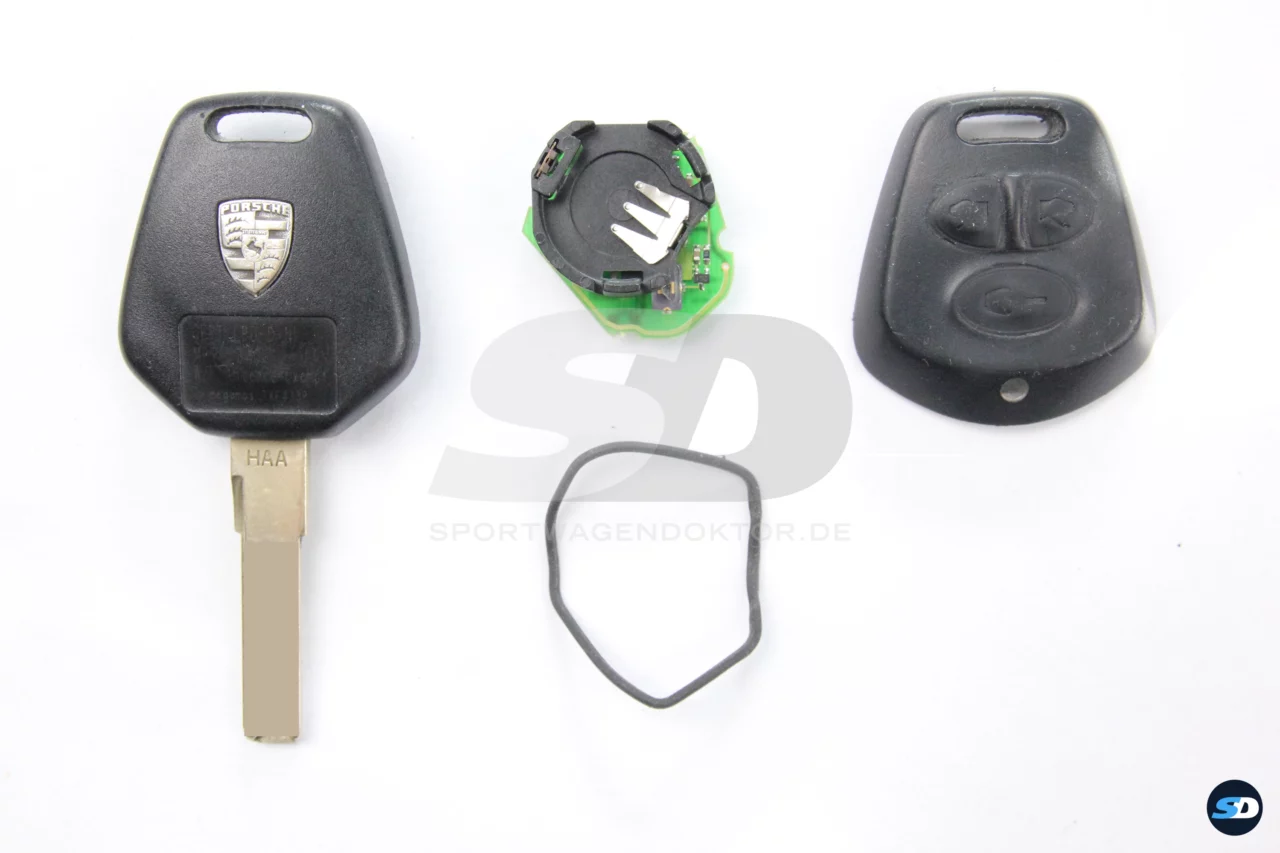 Bild vergrößern - Porsche 986 Funkschlüssel mit Funkmodul P2 vor Reparatur