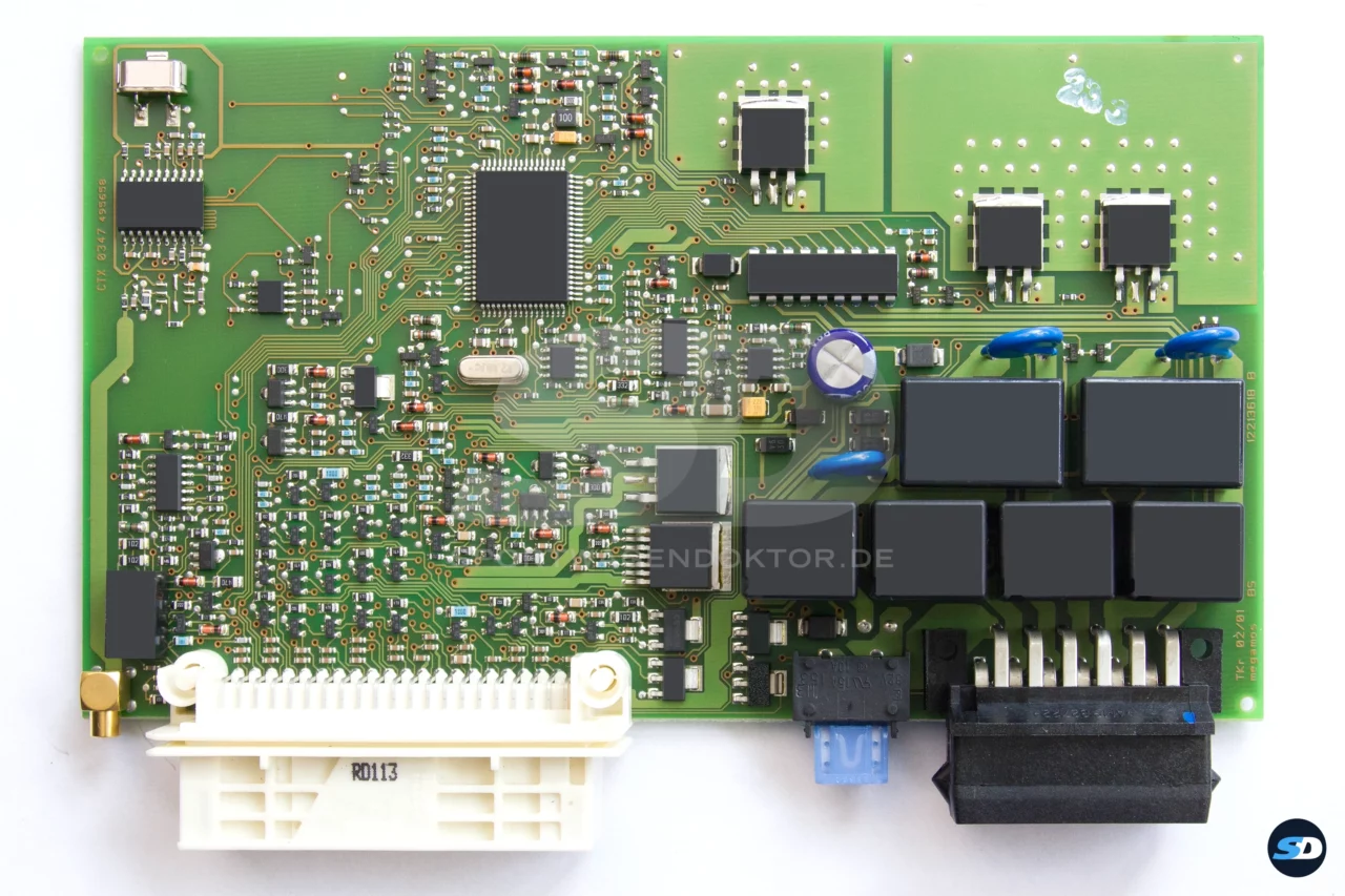 Bild vergrößern - Platine des reparierten Porsche M534 Alarmsteuergerätes