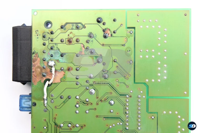 Sportwagendoktor.de - Porsche 996 – verpfuschtes Alarmsteuergerät M534