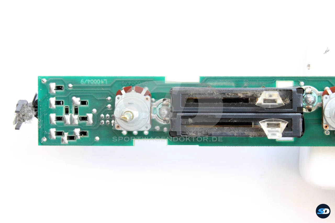 Bild vergrößern - Porsche 993 – Reparatur Klimabedienteil