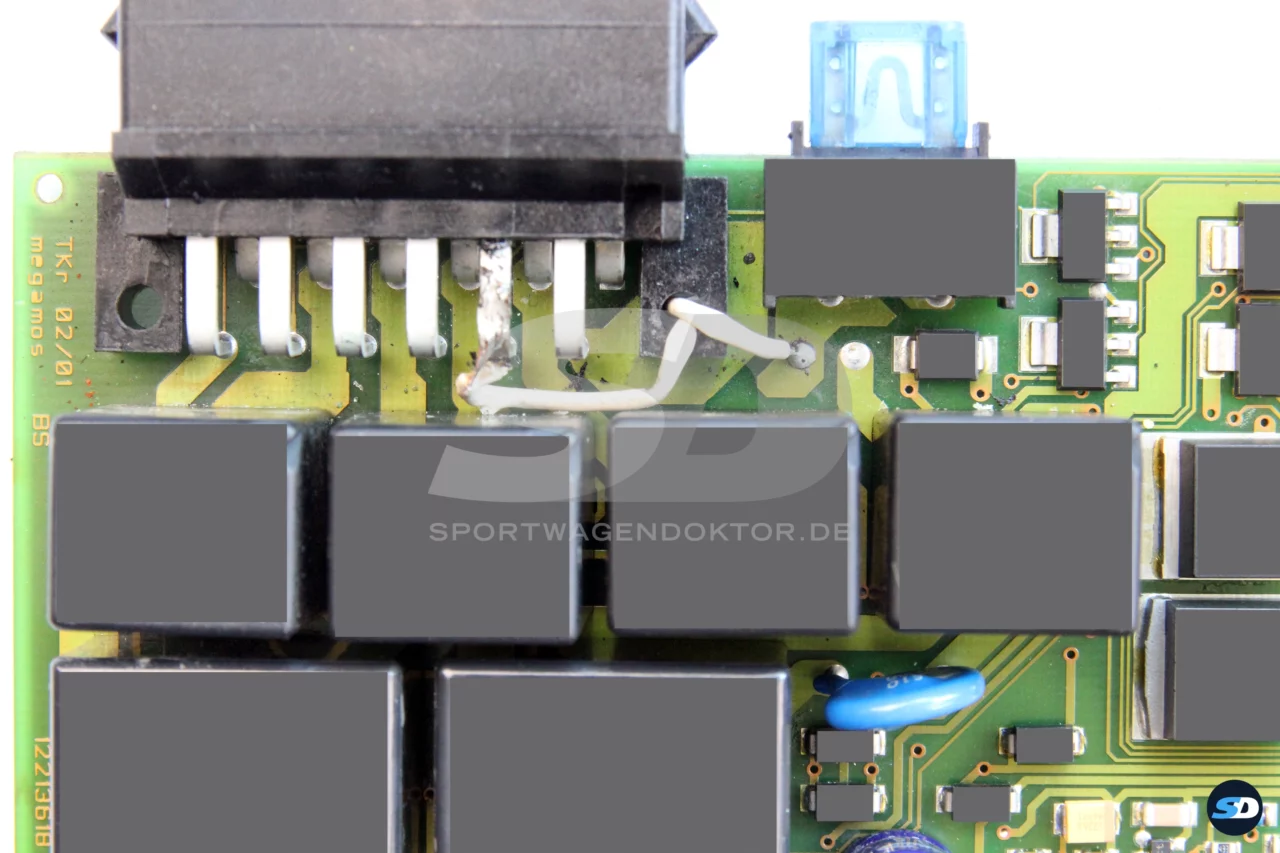 Bild vergrößern - Porsche 996 – verpfuschtes Alarmsteuergerät M534