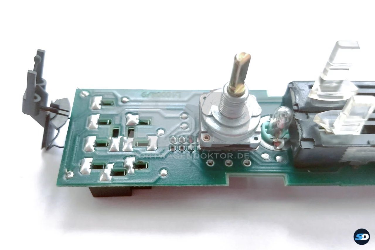 Bild vergrößern - Porsche 993 – Reparatur Klimabedienteil