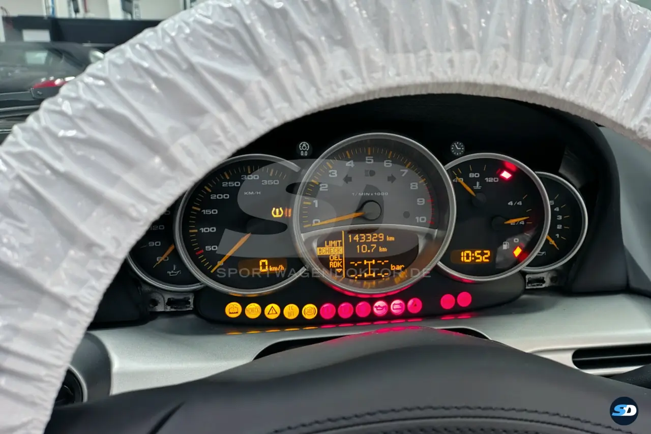 001 Kombiinstrument Porsche Carrera GT Modellreihe 980 Bild vergrößern - Porsche 980 Carrera GT – Diagnoseunfall